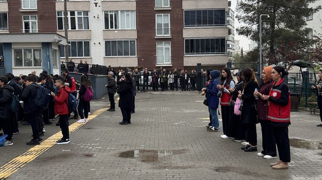 Kahramanmaraş’ta okul saldırısında hayatını kaybeden öğretmen ile öğrenciler anıldı