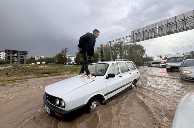 Kahramanmaraş'ta Sağanak Yağış Hayatı Olumsuz Etkiliyor