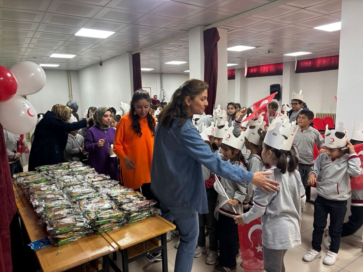 Kale\'de Kızılay\'dan Öğrencilere Afet Bilinci Eğitimi