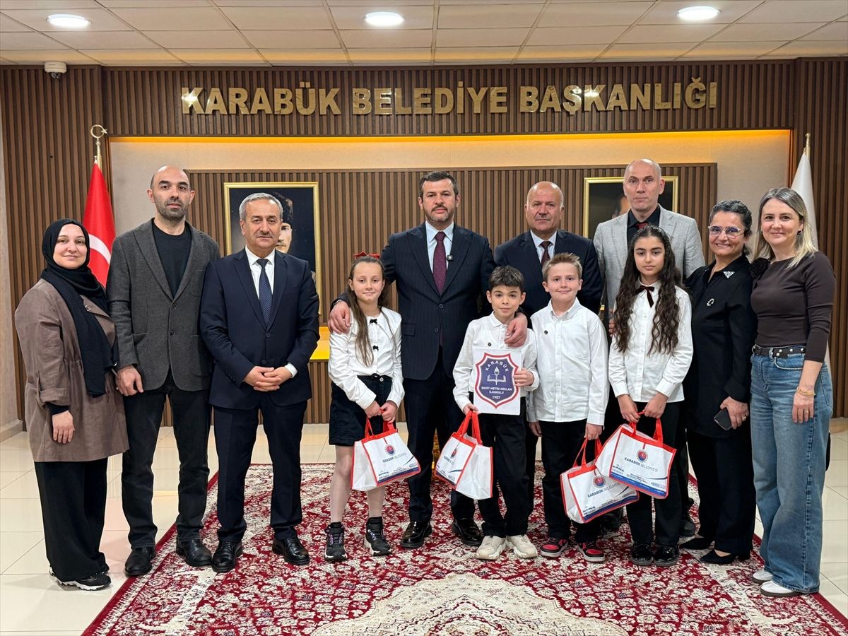Karabük Belediye Başkanı Çetinkaya, 23 Nisan dolayısıyla öğrencileri ağırladı