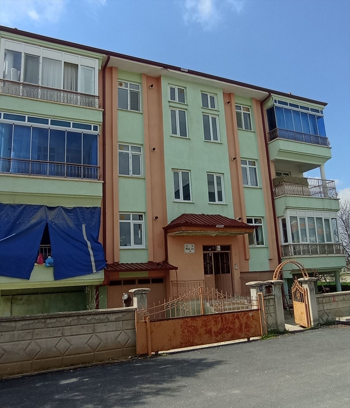 Karaman\'da 3 Yaşındaki Çocuk Pencereden Düştü