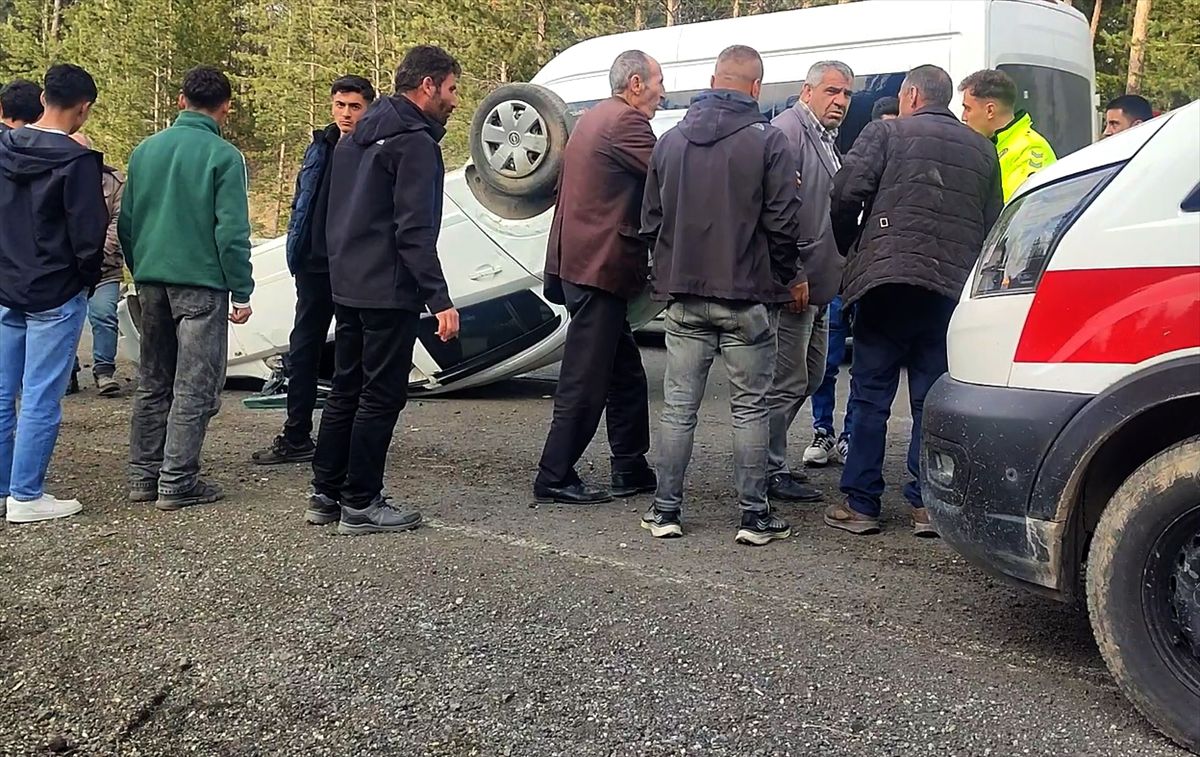 Kars\'ta Ters Dönme Kazası: 3 Yaralı