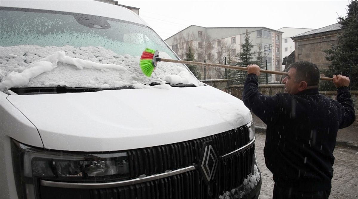 Sarıkamış\'ta Kar Yağışı Başladı