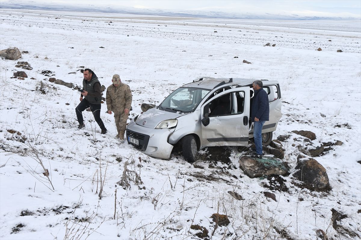 Kars\'ta Kaza: Baba ve Oğlu Yaralandı