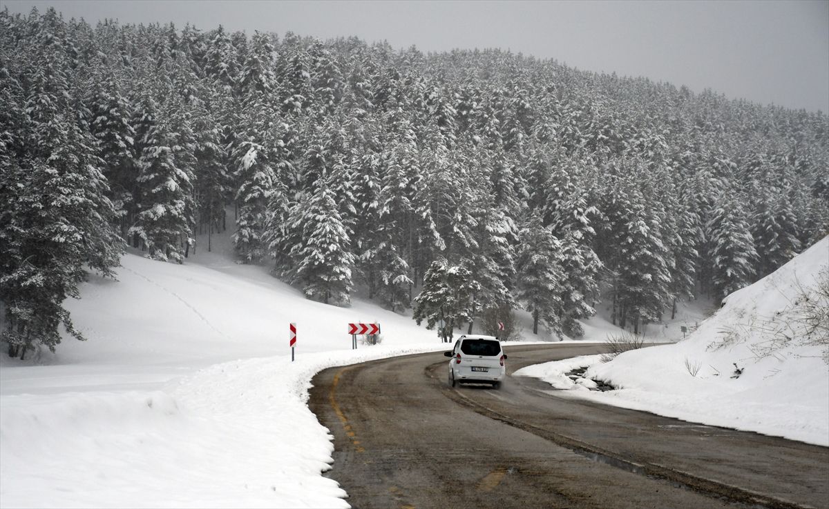Kars ve Ardahan\'da Kar Nedeniyle 38 Köy Yolu Kapandı