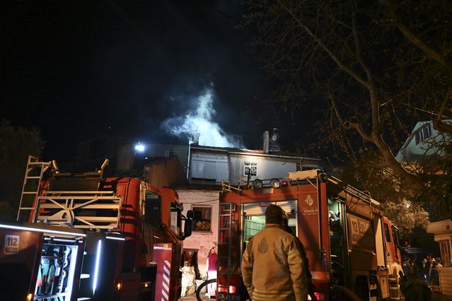 Kartal’da Apartman Yangını: 2 Yaralı