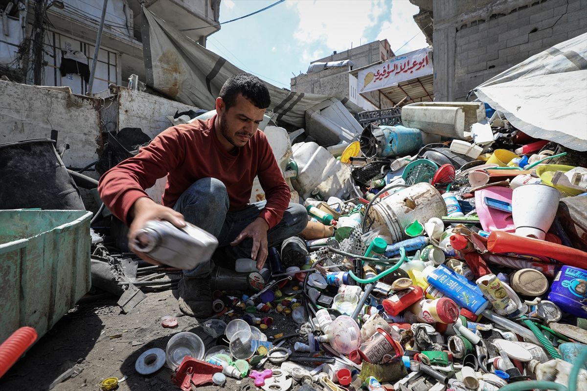 Gazze\'de Atık Plastikten Su Hortumu Üretimi