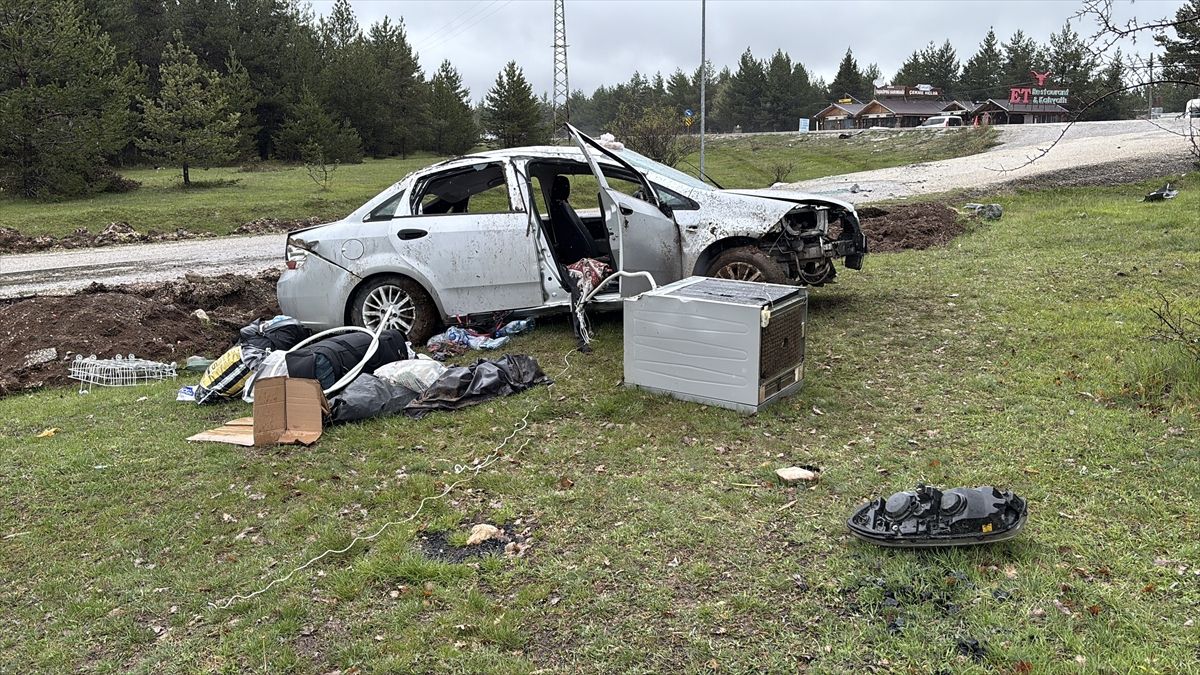 Kastamonu\'da Otomobil Devrildi: Yaşlı Çift Yaralı