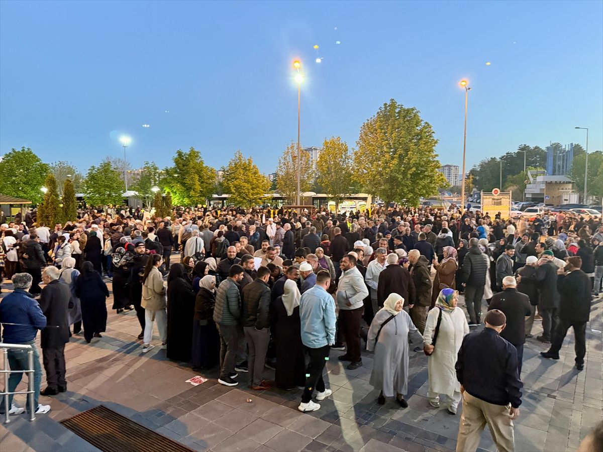 Kayseri\'den İlk Hac Kafilesi Uğurlandı