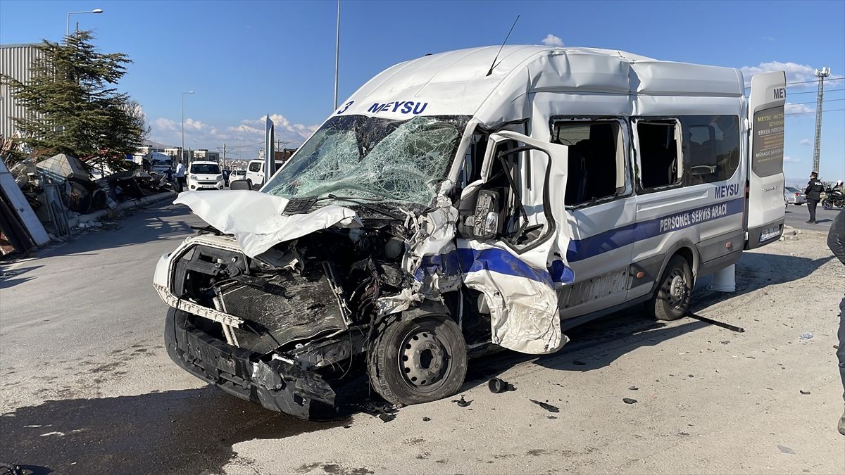 Kayseri\'de Kaza: 8 Yaralı