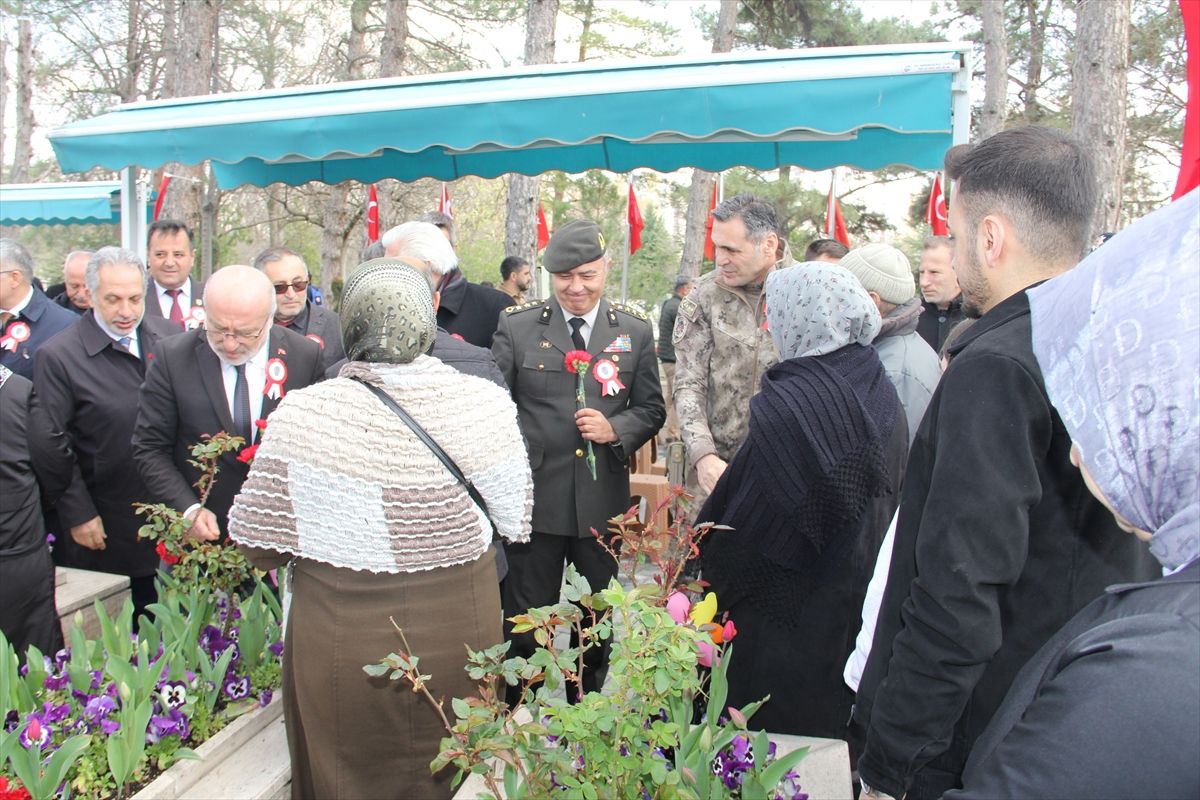 Kayseri\'de Polis Şehitliği\'nde tören düzenlendi