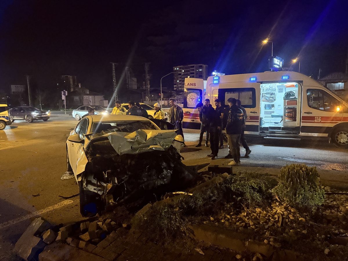 Kayseri\'de Trafik Kazası: 4 Yaralı
