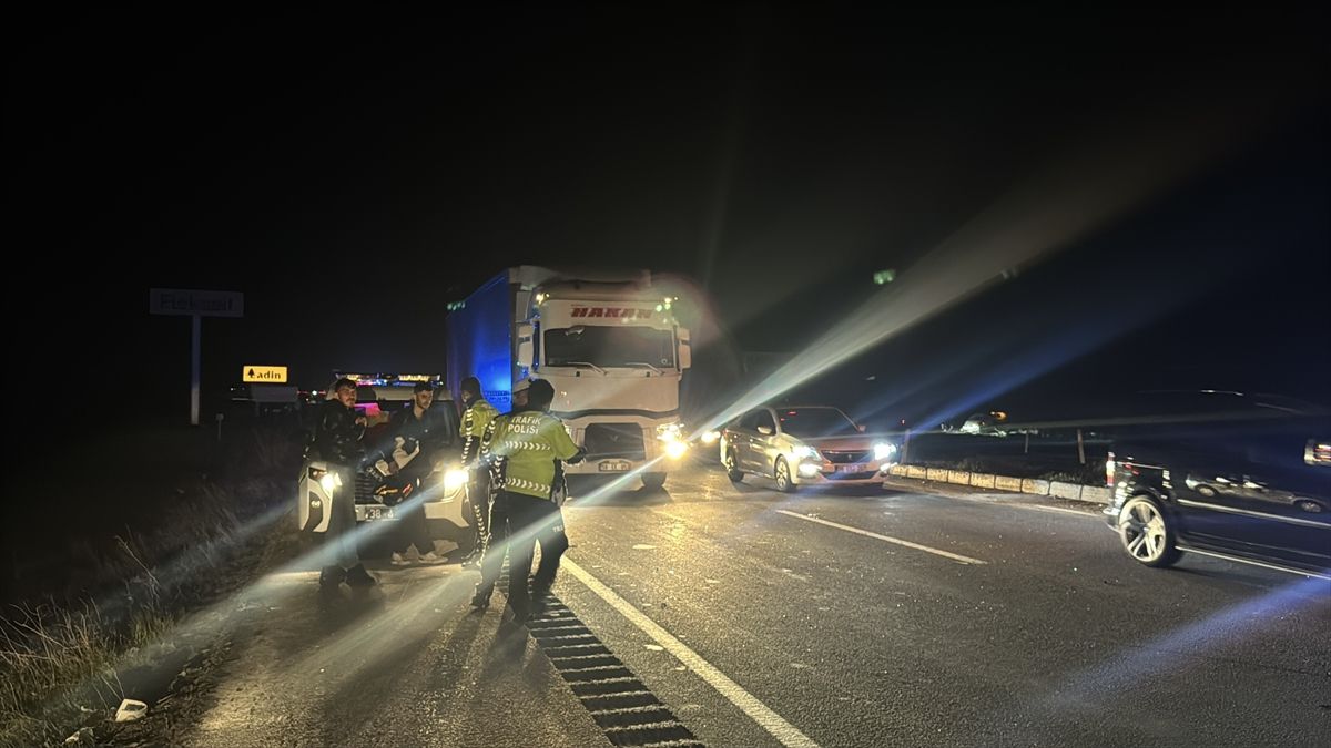 Kayseri\'de Trafik Kazası: Anne ve Oğlu Yaralı