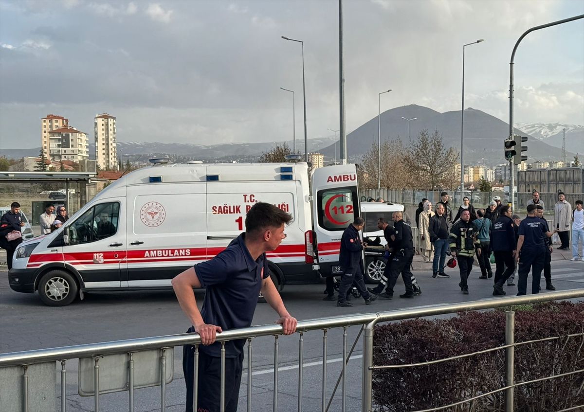 Tramvay Çarpması: Kadın Yaralandı