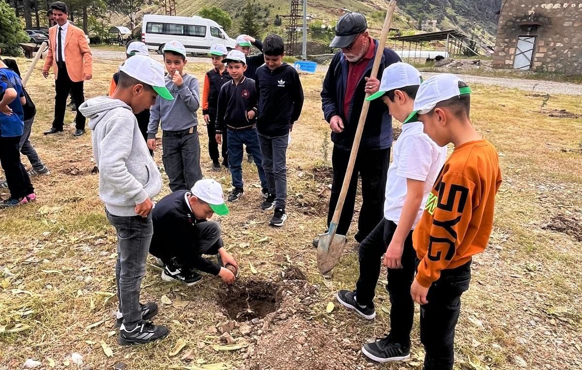Fidan Dikimi Etkinliği Düzenlendi
