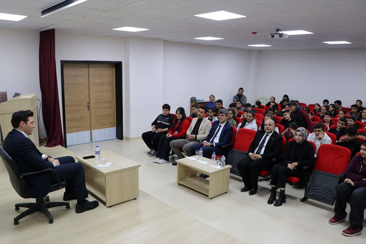 Keban Kaymakamı Kariyer Günleri\'nde