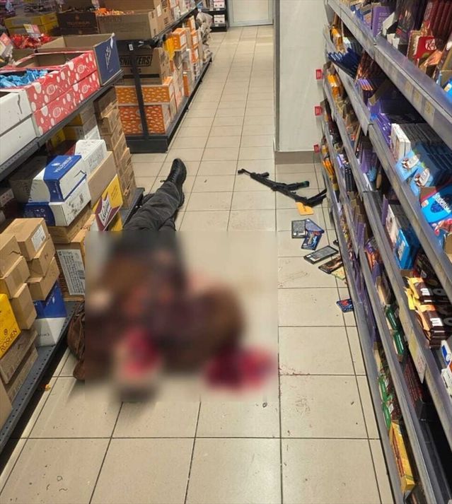 Kiev’de kimliği belirsiz bir kişinin ateş açması sonucu 5 kişi öldü