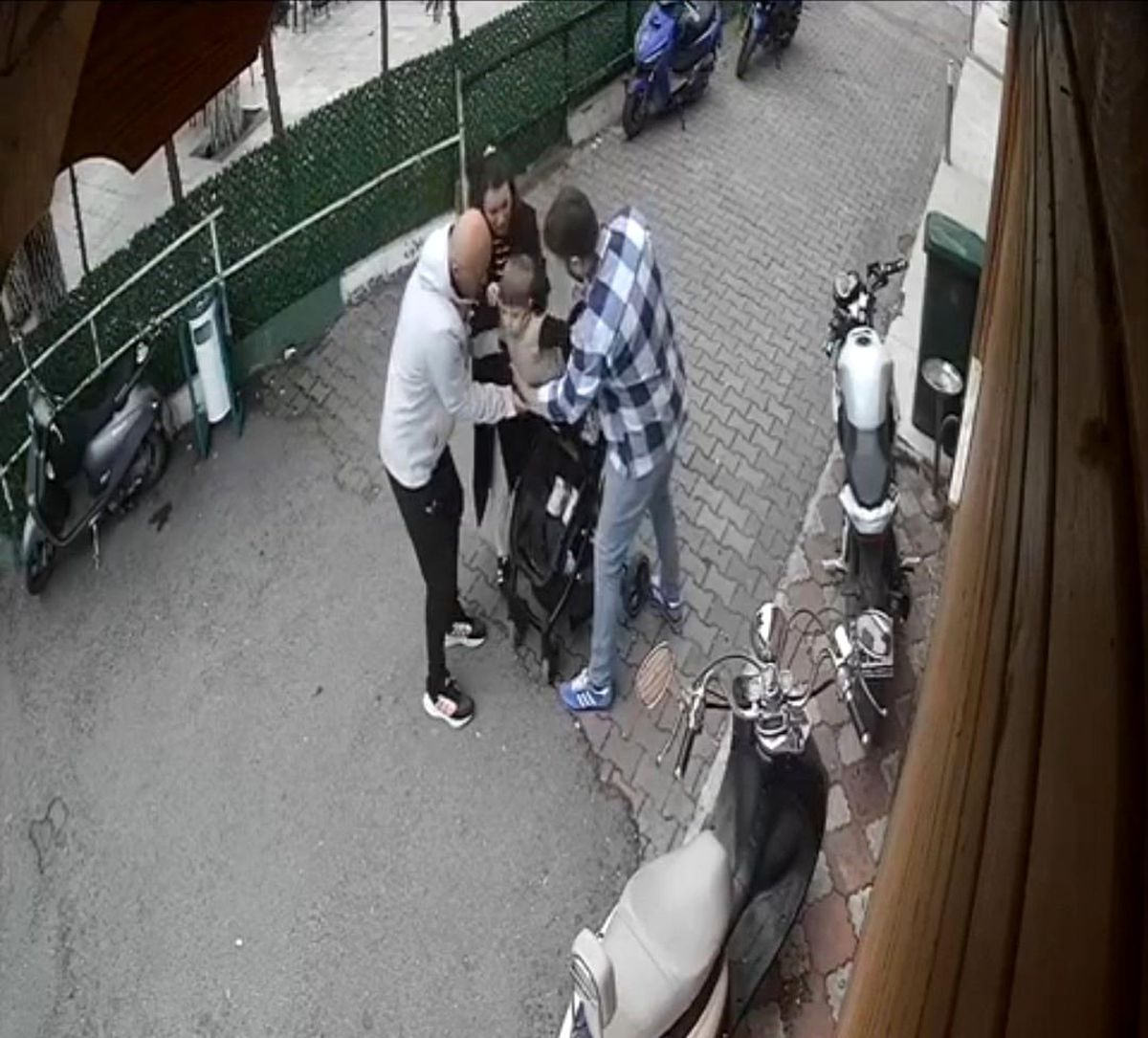 Kırklareli\'nde Boğulma Tehlikesi Geçiren Çocuk Kurtarıldı