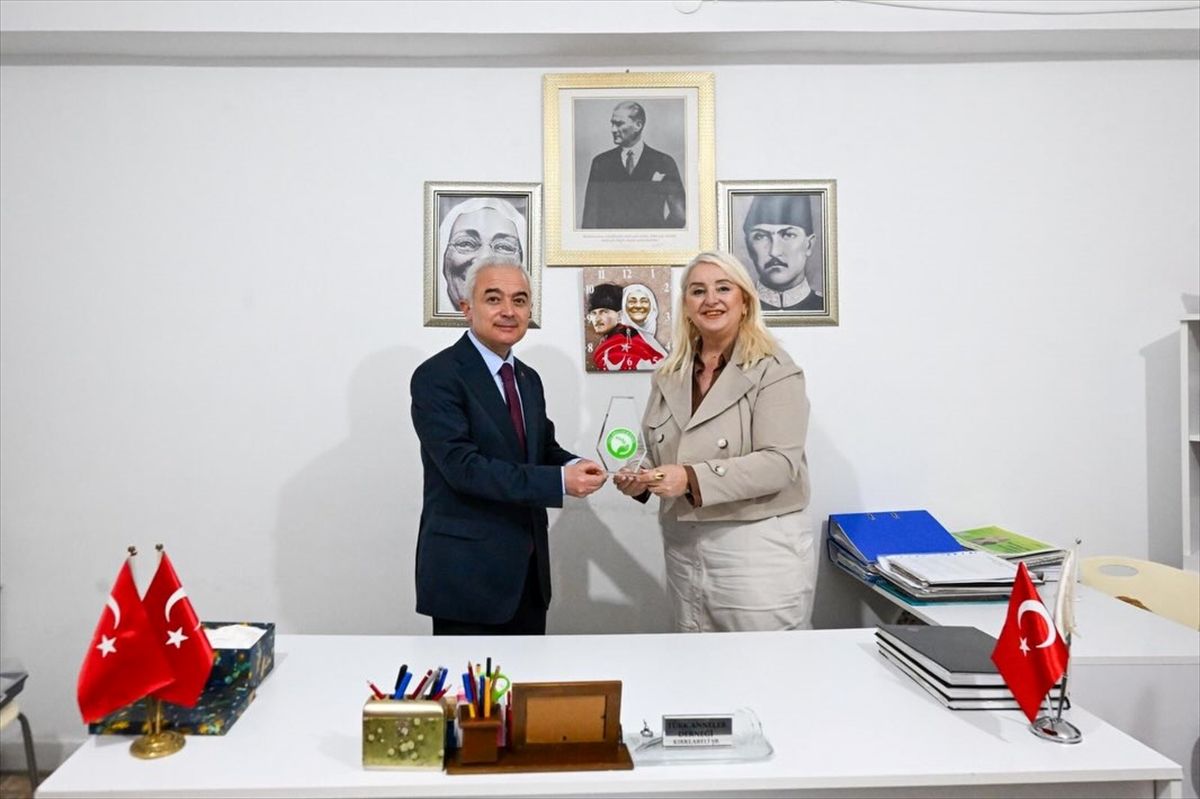 Vali Turan\'dan Türk Anneler Derneği\'ne ziyaret