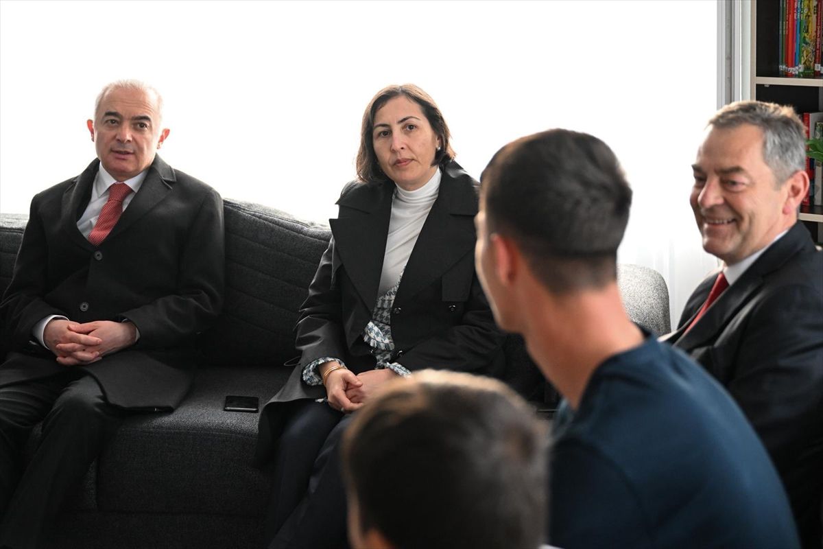 Vali Turan Çocuk Evlerini Ziyaret Etti