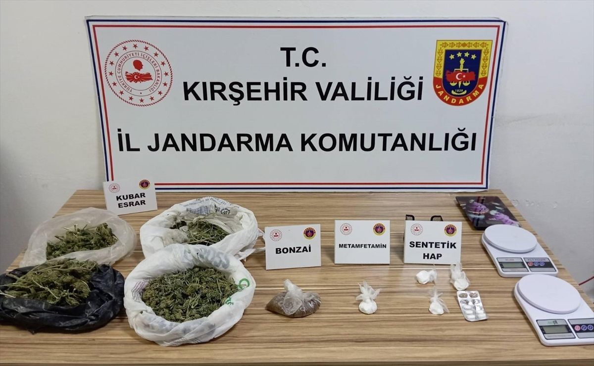 Kırşehir\'de Uyuşturucu Operasyonu: 1,2 Kilo Esrar Ele Geçirildi