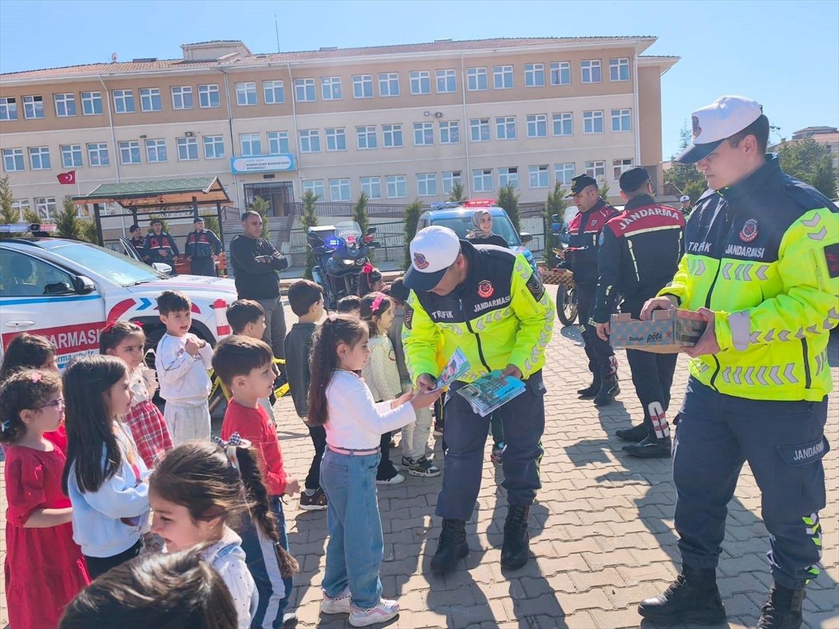 Jandarmadan Anaokuluna Trafik Güvenliği Eğitimi