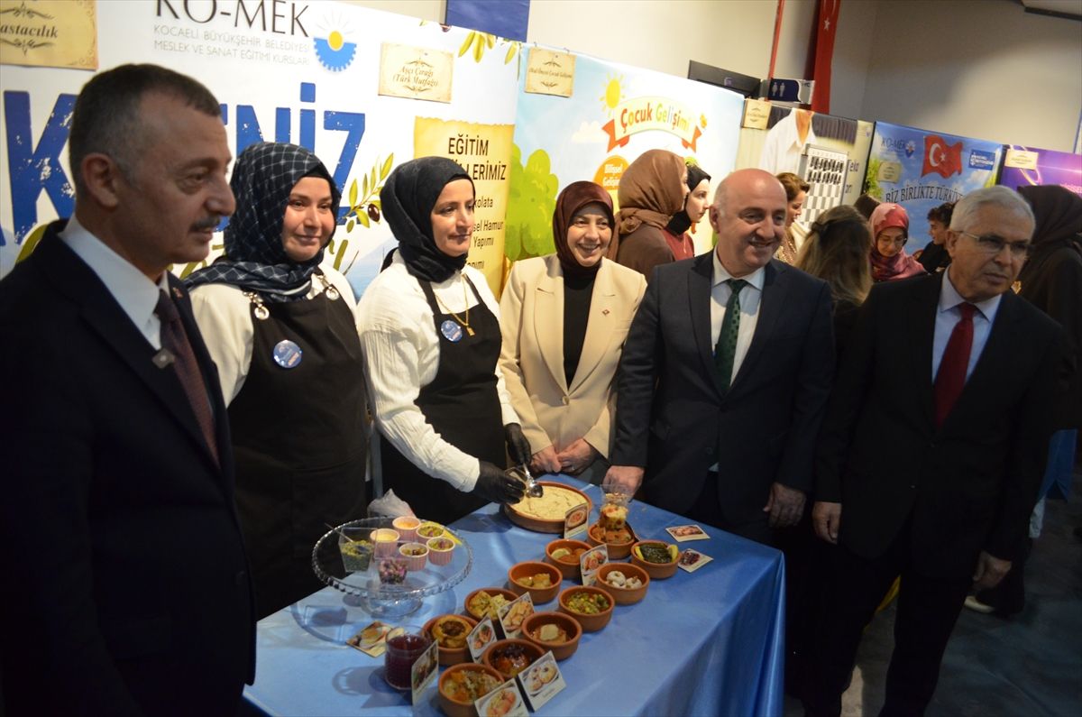 Darıca\'da KO-MEK Yıl Sonu Sergisi Açıldı