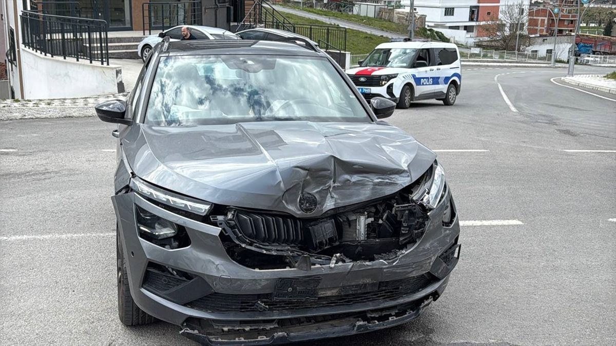 Çayırova\'da SUV Çarpışması: 7 Yaralı