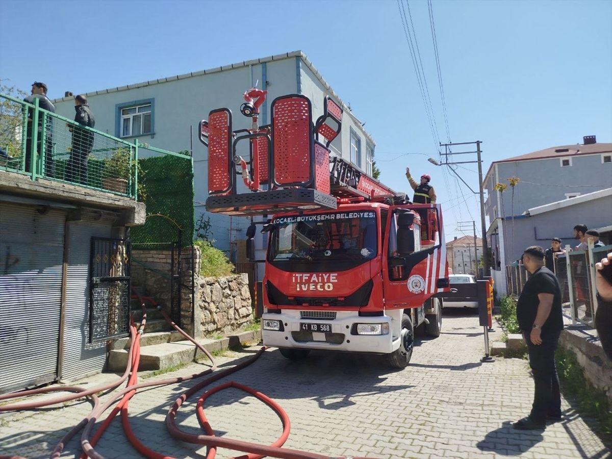 Dilovası\'nda Apartman Yangını