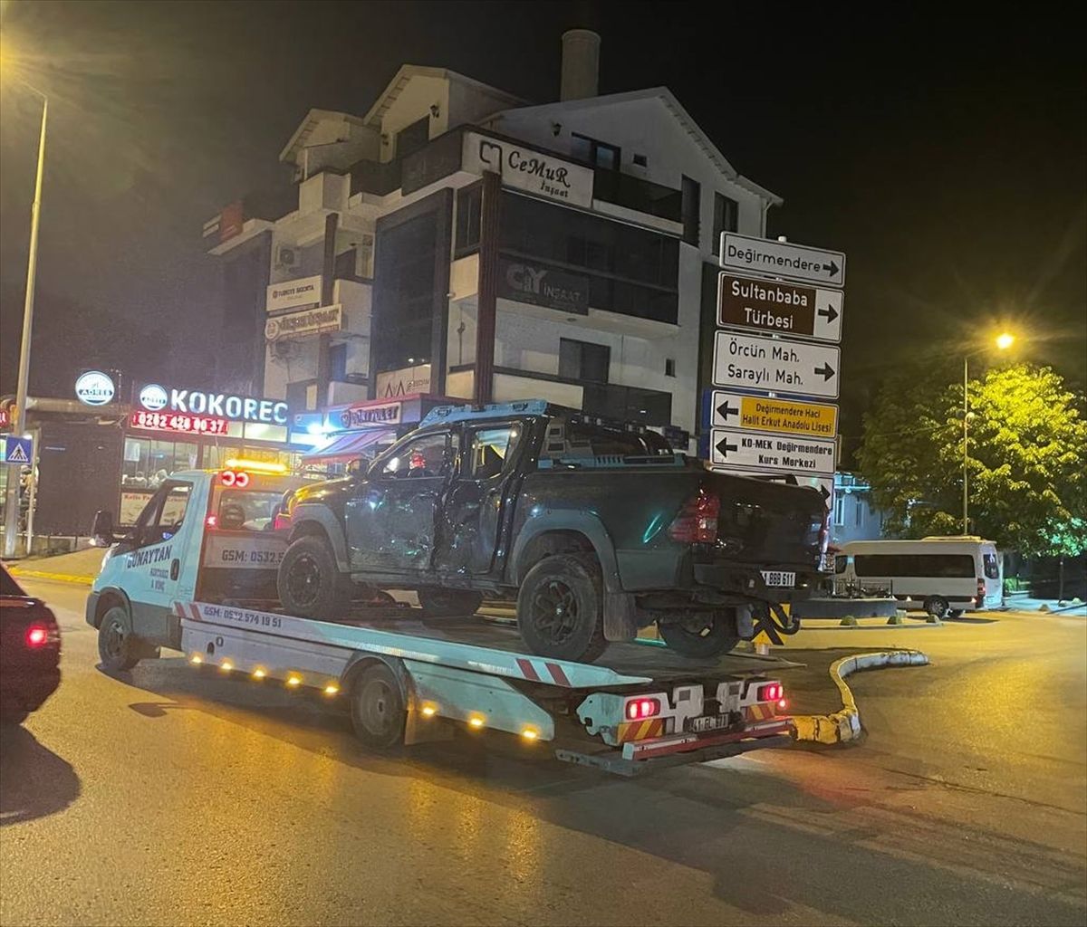 Gölcük\'te Trafik Kazası: İki Yaralı
