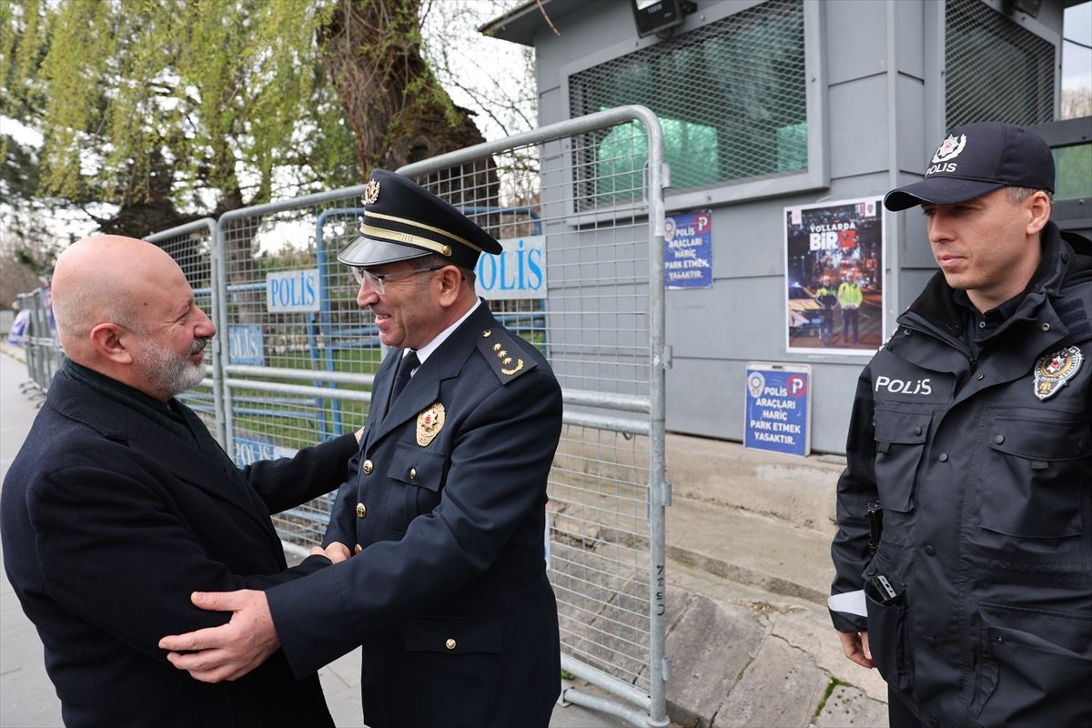 Başkan Çolakbayrakdar\'dan Polislere Ziyaret