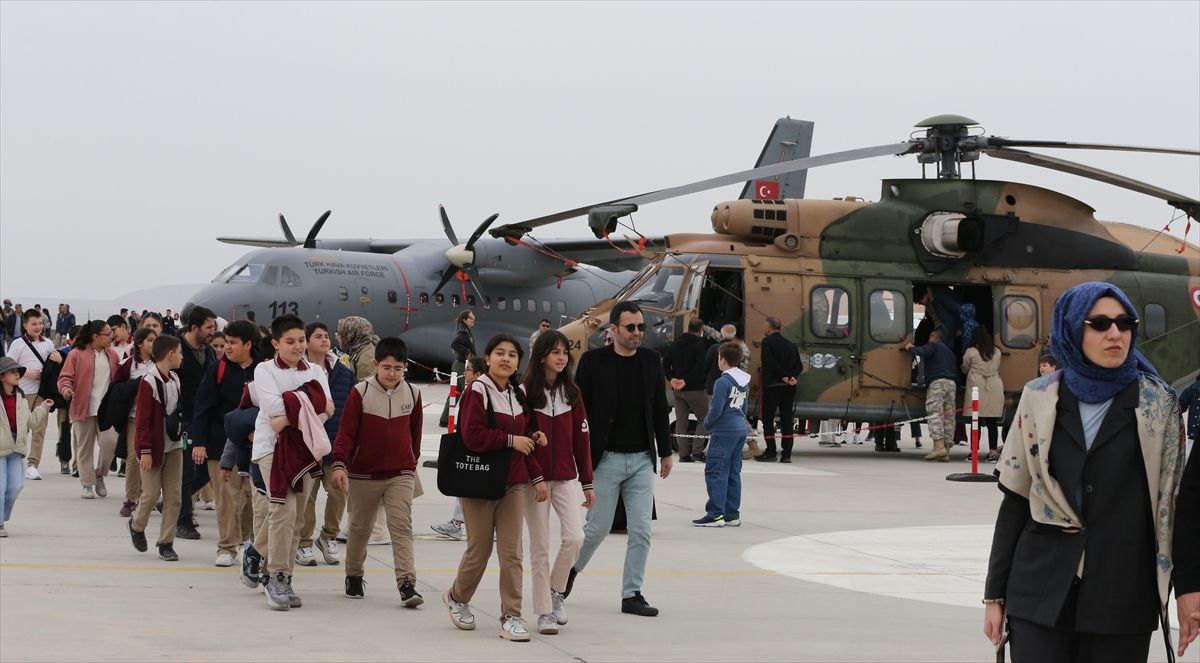 Konya\'da 23 Nisan Uçuş Gösterisi