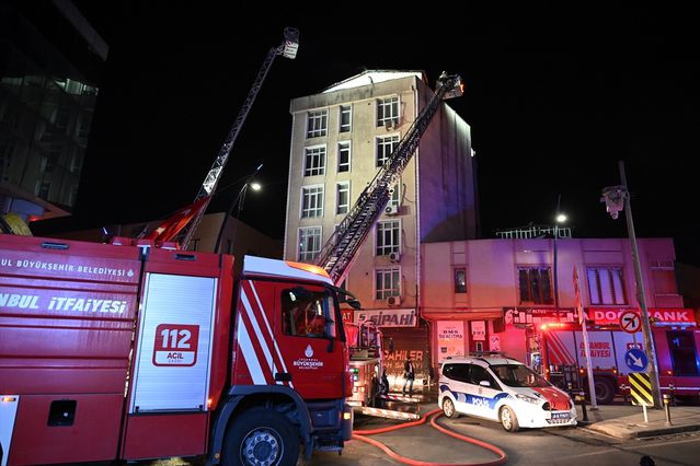Küçükçekmece’de Otel Yangını Kontrol Altında