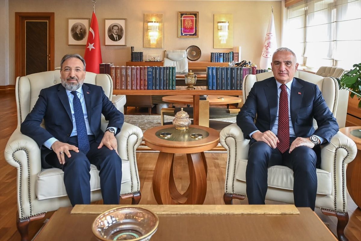 Bakan Ersoy Diyanet Başkanı ile Görüştü