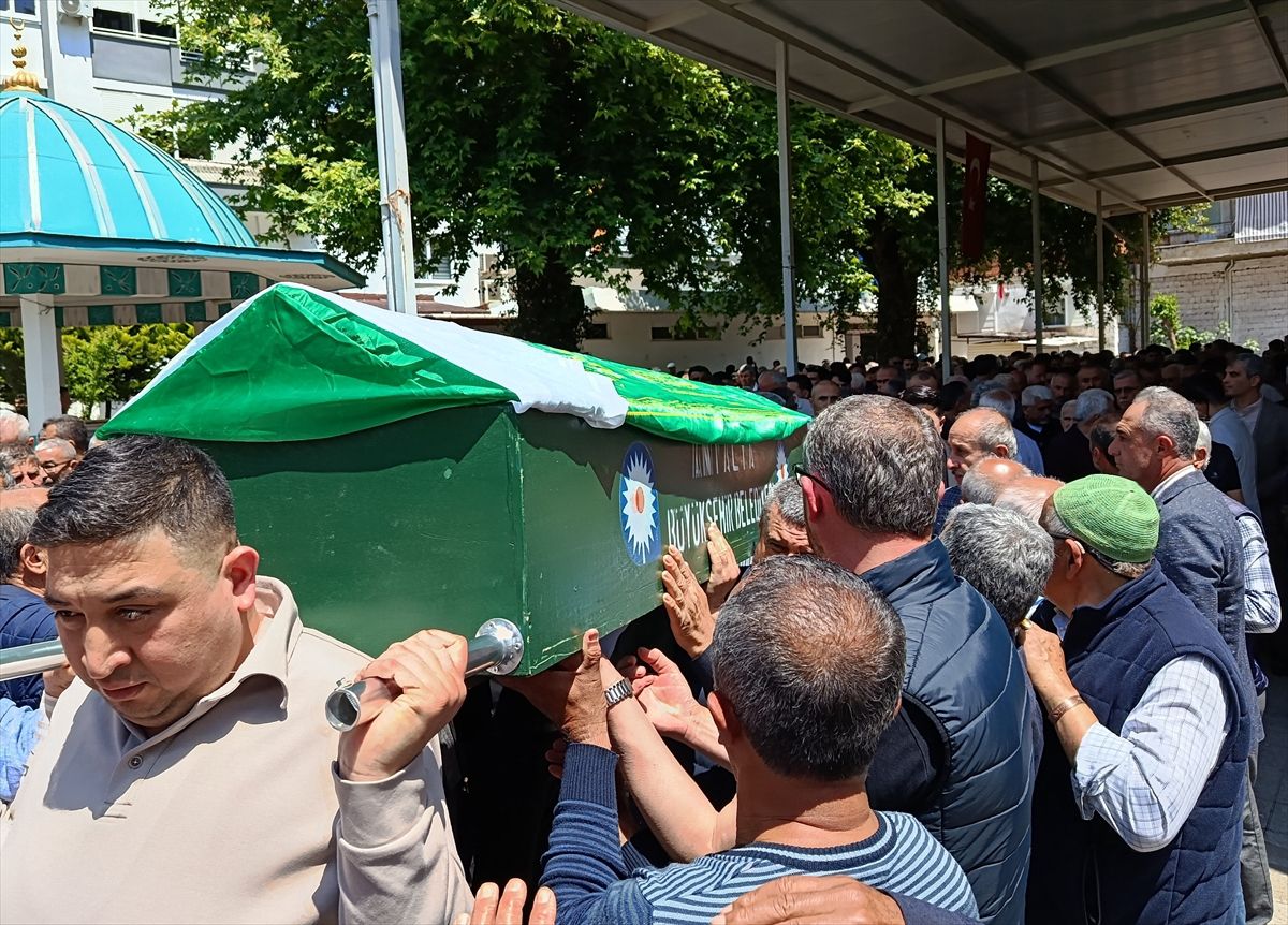Kumluca Belediye Başkanı\'nın Annesi Defnedildi