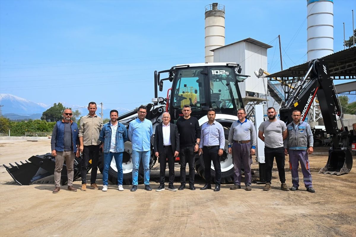 Kumluca Belediyesi Yeni Kepçe Aldı