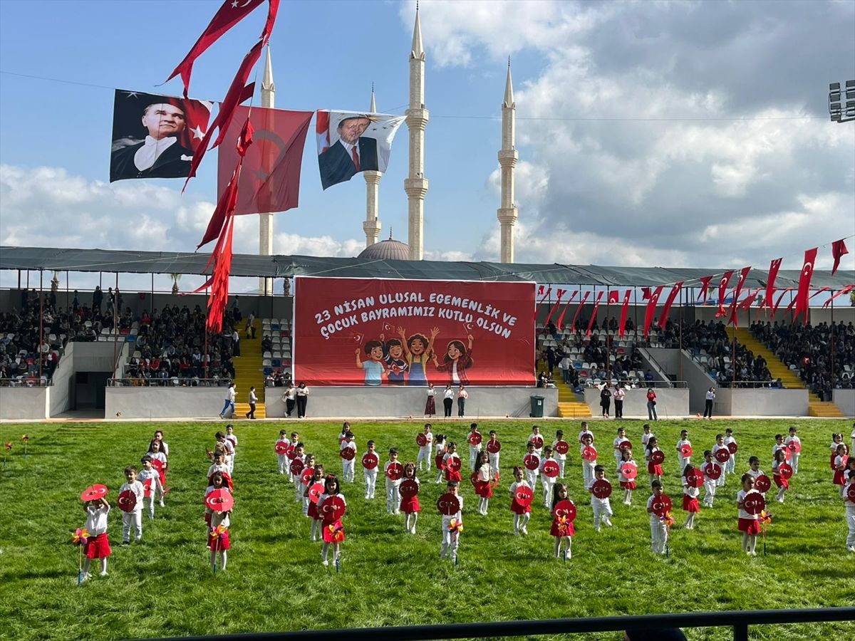 Kumluca\'da 23 Nisan Coşkuyla Kutlandı