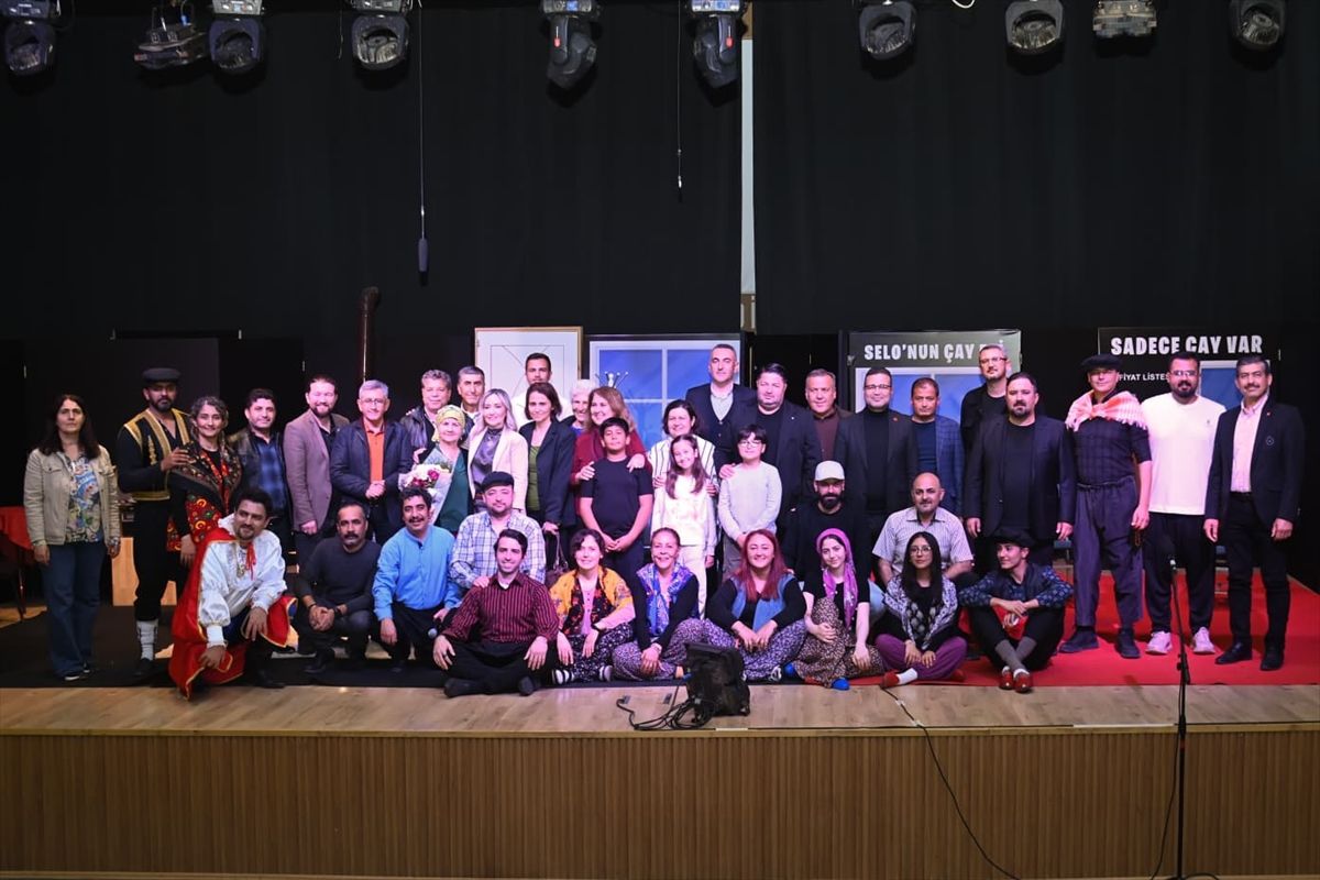 Kumluca\'da \'Şaşkaloz Aşıklar\' Tiyatrosu