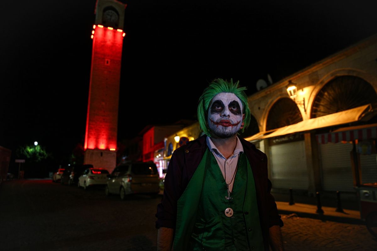 Adana\'da \'Adanalı Joker\' Performansları