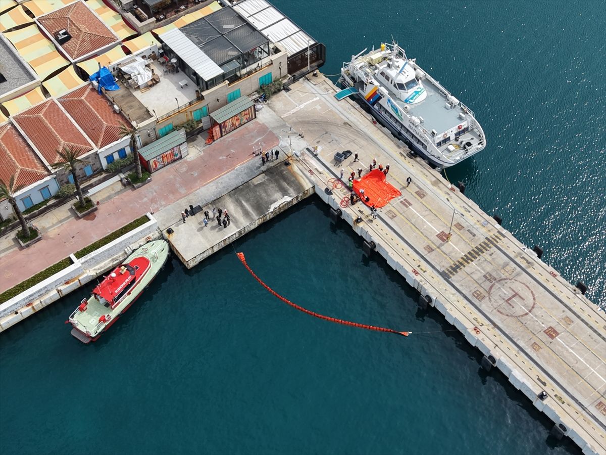 Kuşadası\'nda Kimyasal Sızıntı Tatbikatı