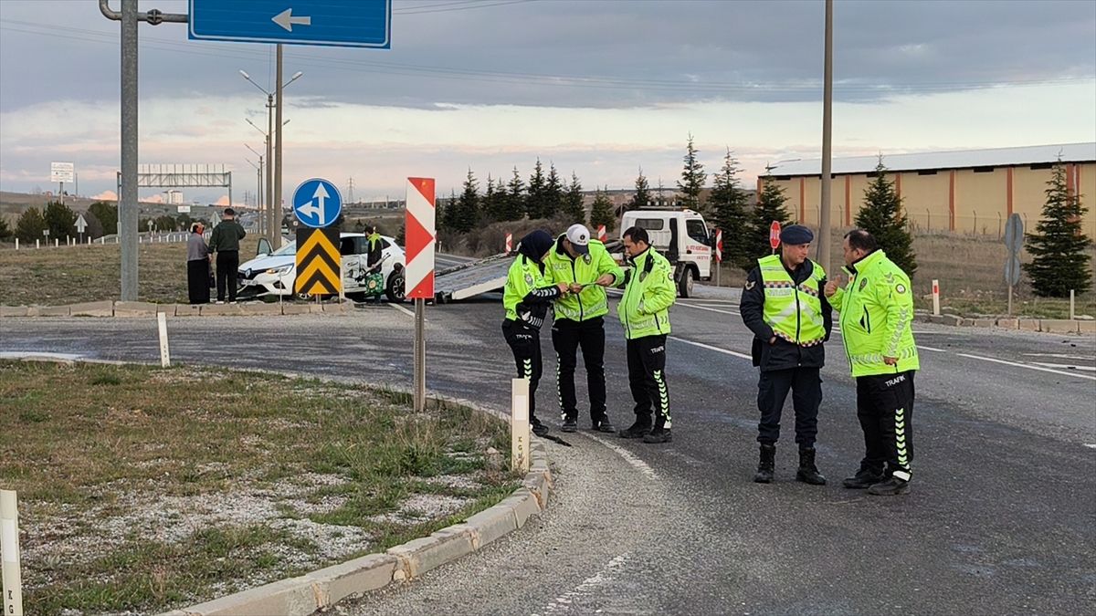 Kütahya\'da Trafik Kazası: 2 Yaralı