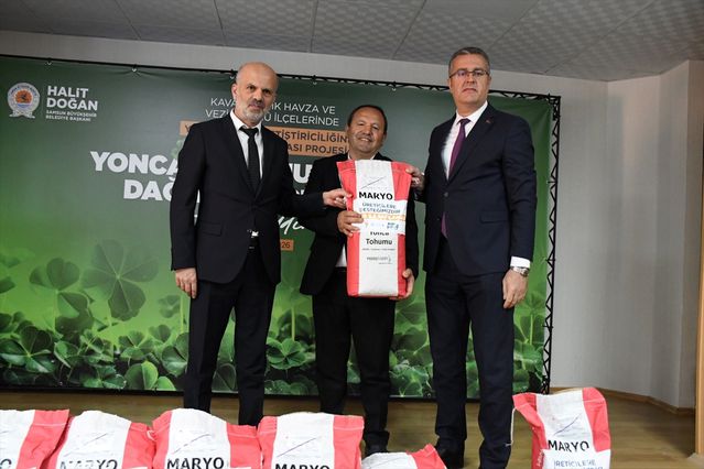 Ladik’te Çiftçilere Tohum Dağıtımı