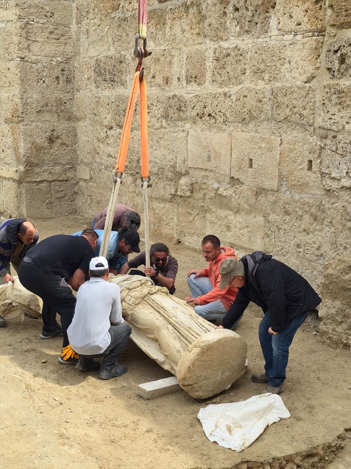 Laodikeia\'da 2 metrelik "Athena" heykeli bulundu