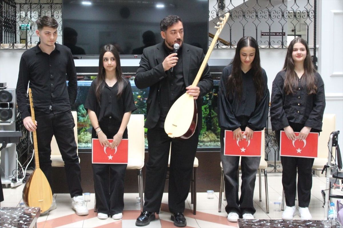 Öğrencilerden Milli Değerler İçin Koro