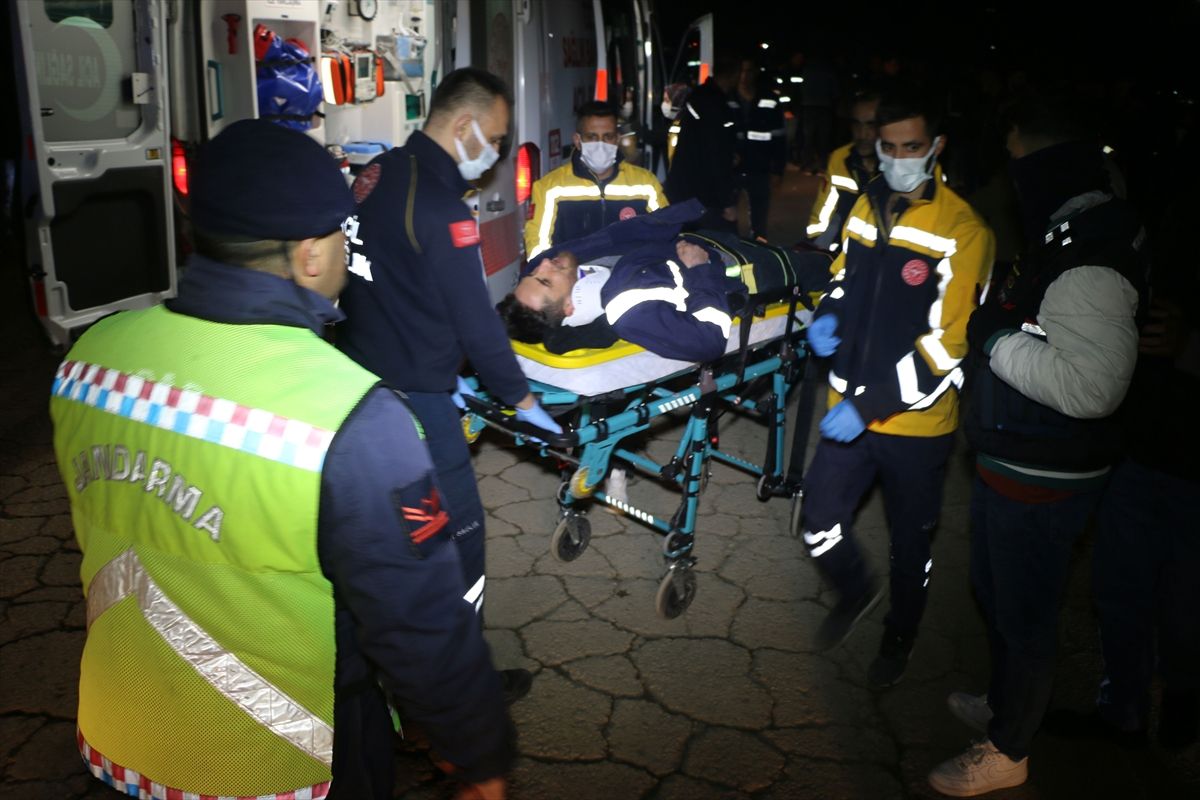 Malatya\'da maden işçilerini taşıyan minibüs devrildi: 2 kişi öldü, 10 kişi yaralandı