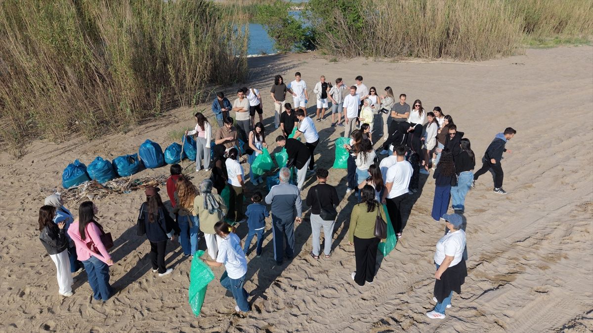 Manavgat\'ta Caretta Carettalar İçin Temizlik