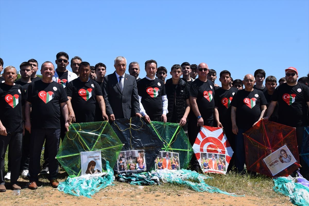 Manisa\'da uçurtmalar Gazze ve Kahramanmaraş\'ta hayatını kaybedenler için uçuruldu