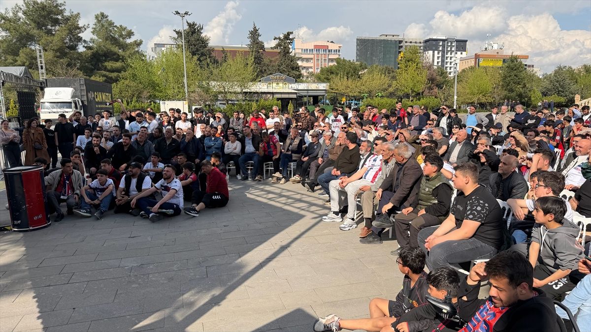 Mardin 1969 Spor taraftarları, AKEDAŞ Kahramanmaraş İstiklalspor maçını dev ekranda izledi
