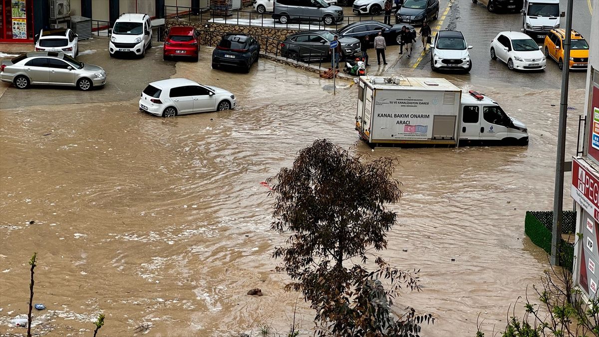 Mardin\'de Sağanak Yağış Su Taşkınlarına Neden Oldu