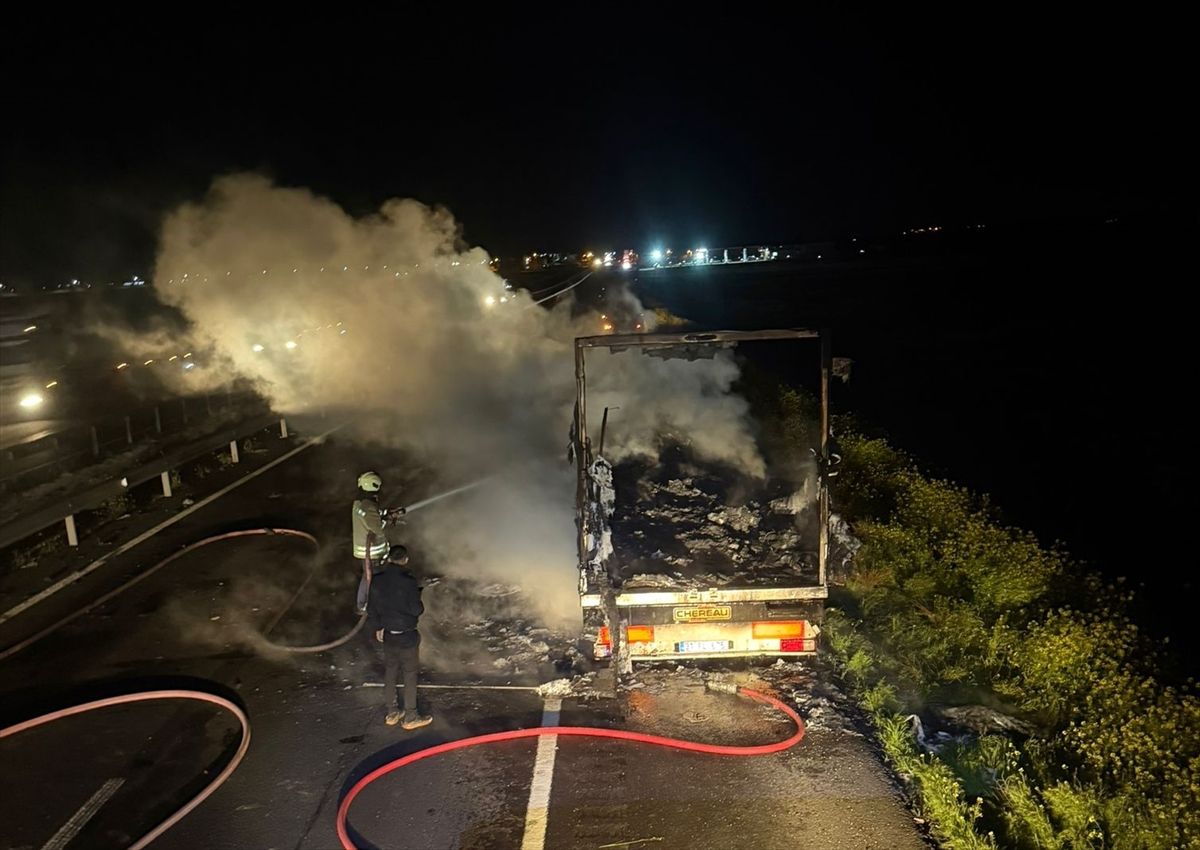 Mardin\'de Tır Dorsesinde Yangın